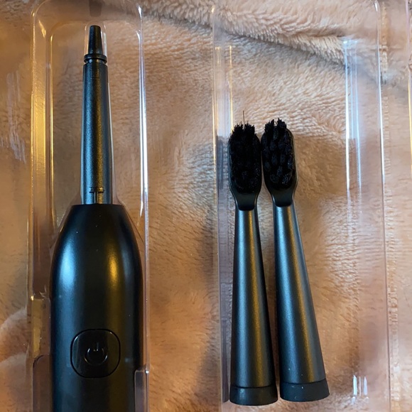 BLAQ Battery Powered Toothbrush - Picture 3 of 4